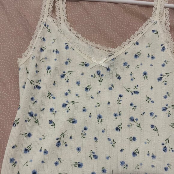 H&M tank top (floral) - Picture 2 of 3